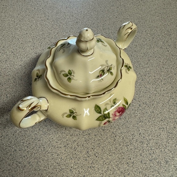 Rosenthal Courtship Sugar bowl & lid w/handle 5” pompadour - Picture 2 of 7